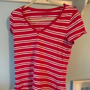 EUC Vineyard vines pink VNeck tee SIZE Medium fun!